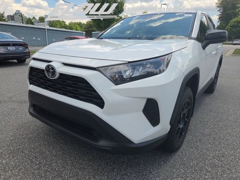 Used 2022 Toyota RAV4 LE FWD image 28