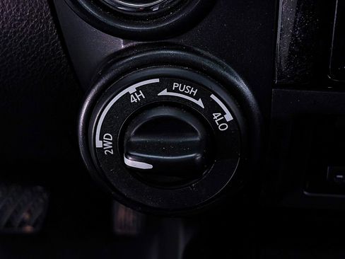 Used 2024 Nissan Titan PRO-4X w/ Pro-4x Convenience Package AWD/4WD image 8