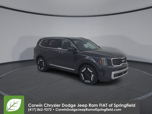 Used 2025 Kia Telluride S FWD image 3