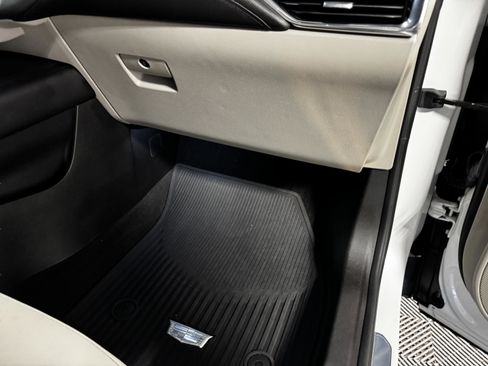 Used 2022 Cadillac XT4 Luxury w/ Driver Awareness Package FWD image 9