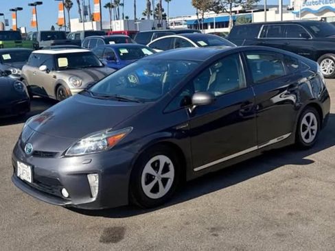 Used 2012 Toyota Prius Five FWD image 2