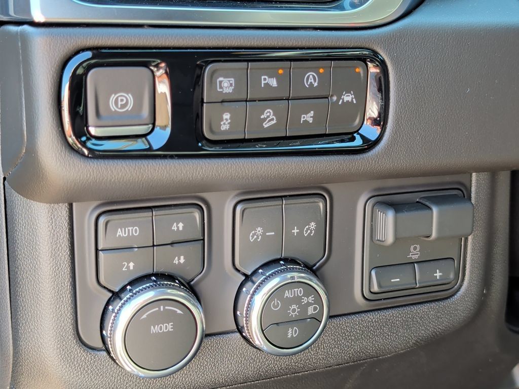 New 2026 GMC Yukon Elevation w/ Elevation Premium Package AWD/4WD image 19