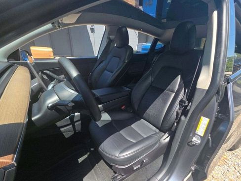 Used 2021 Tesla Model Y Long Range AWD/4WD image 3