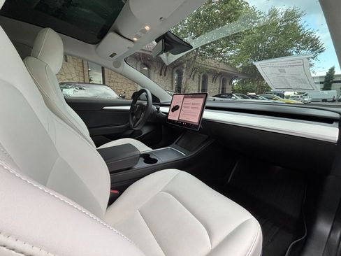 Used 2022 Tesla Model 3 Long Range AWD/4WD image 31