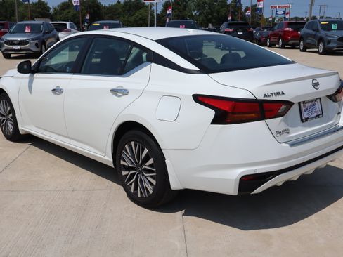 Used 2023 Nissan Altima 2.5 SV AWD/4WD image 7