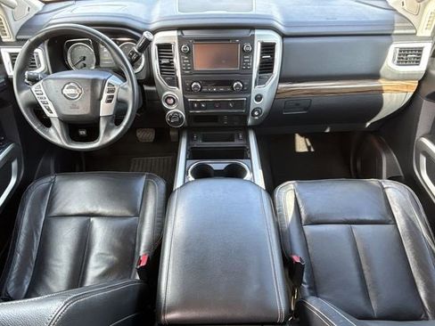 Used 2017 Nissan Titan SL image 20