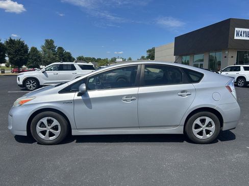 Used 2013 Toyota Prius Two FWD image 2
