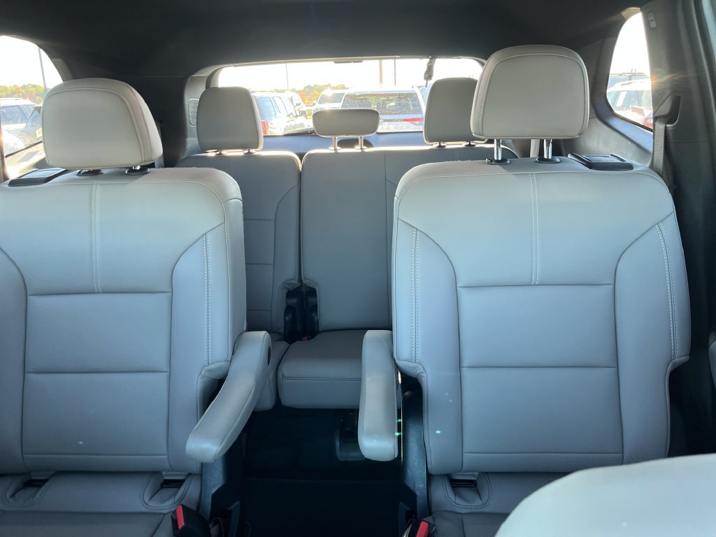 Used 2026 GMC Acadia Elevation w/ Elevation Premium Package FWD image 13