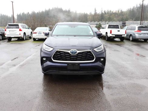 Certified 2021 Toyota Highlander LE image 2