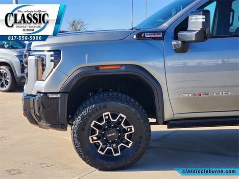 Used 2025 GMC Sierra 2500 AT4X image 11