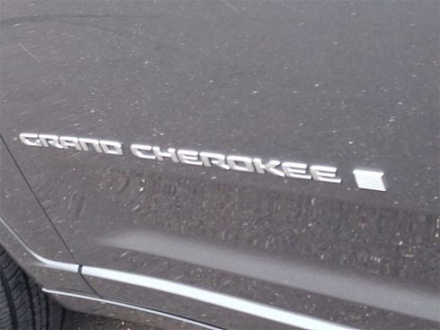 Used 2022 Jeep Grand Cherokee Overland image 34