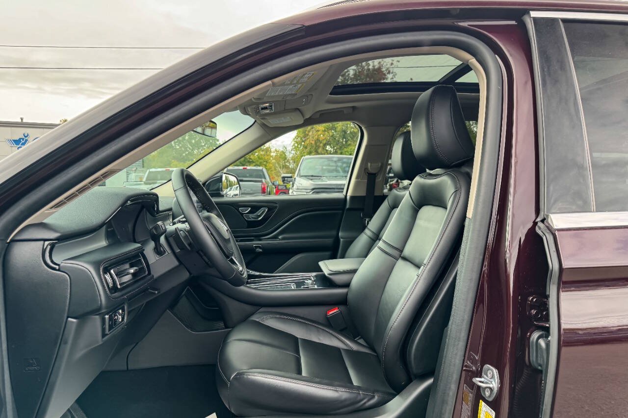 Used 2024 Lincoln Aviator AWD w/ Premium Package image 22