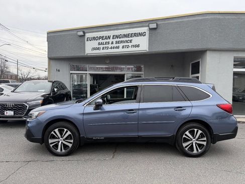 Used 2018 Subaru Outback 2.5i Limited image 4
