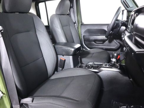 Used 2023 Jeep Wrangler Unlimited AWD/4WD image 39