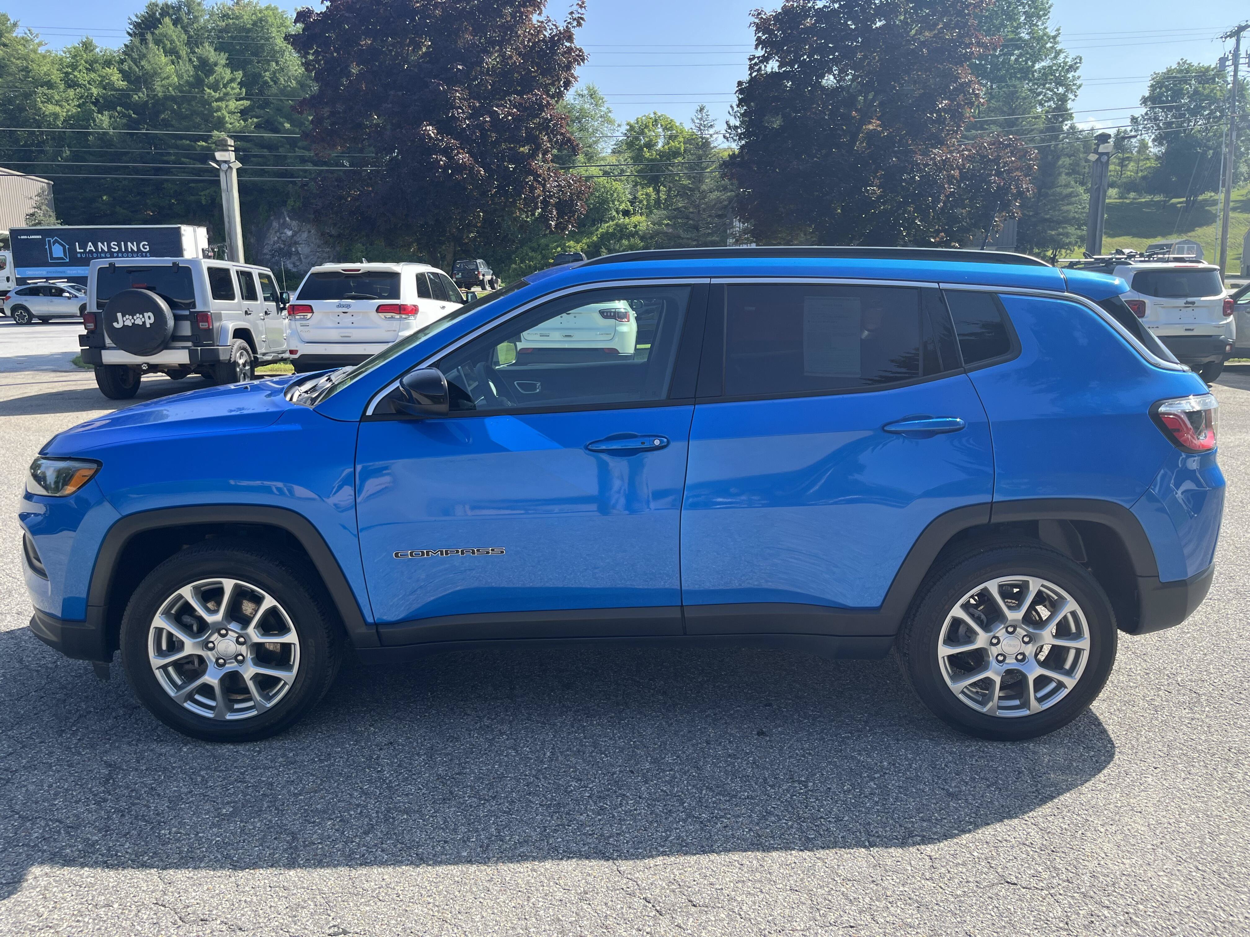 Certified 2024 Jeep Compass Latitude AWD/4WD image 8