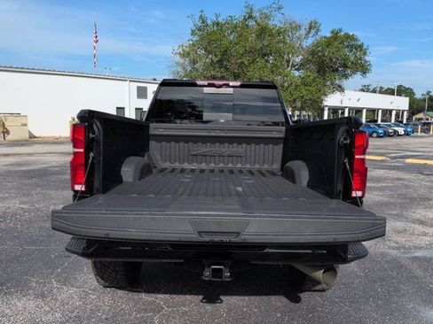 Used 2024 Chevrolet Silverado 2500 ZR2 w/ Technology Package AWD/4WD image 12