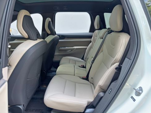 Used 2025 Volvo EX90 Ultra AWD/4WD image 39