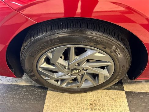 Used 2024 Hyundai Elantra SEL image 8