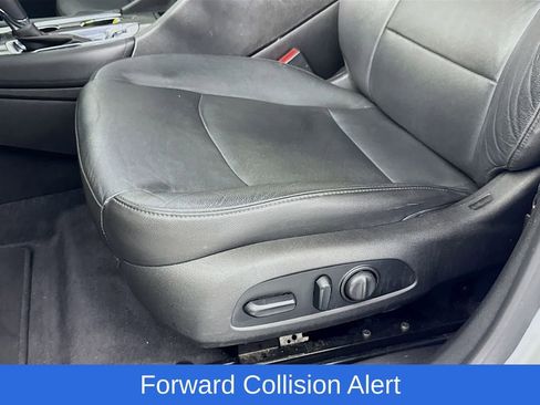 Used 2019 Chevrolet Malibu Hybrid w/ Leather Package image 26