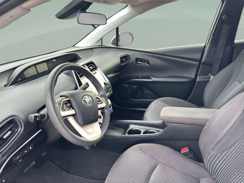 Used 2018 Toyota Prius Two image 13