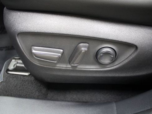 Used 2021 Toyota Highlander XLE image 14