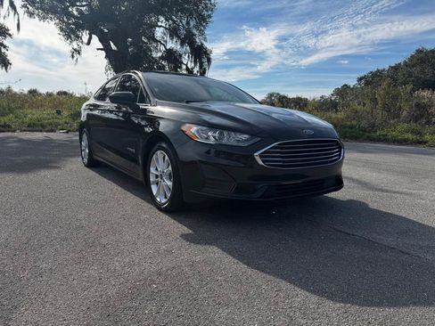 Used 2019 Ford Fusion SE FWD image 7