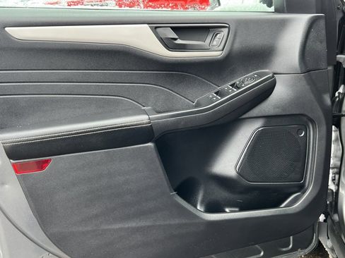 Certified 2022 Ford Escape SE w/ SE Sport Appearance Package image 11