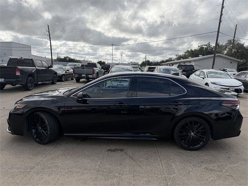 Used 2022 Toyota Camry XSE image 8