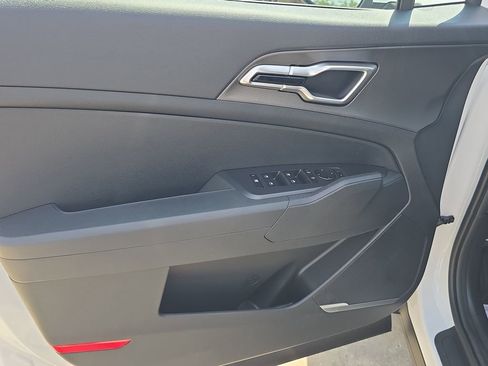New 2026 Kia Sportage LX FWD image 17