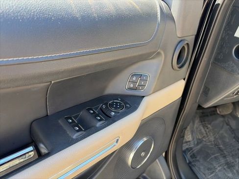 Used 2024 Ford Expedition Limited image 11