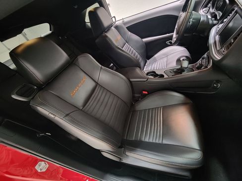 Used 2015 Dodge Challenger R/T Plus image 13