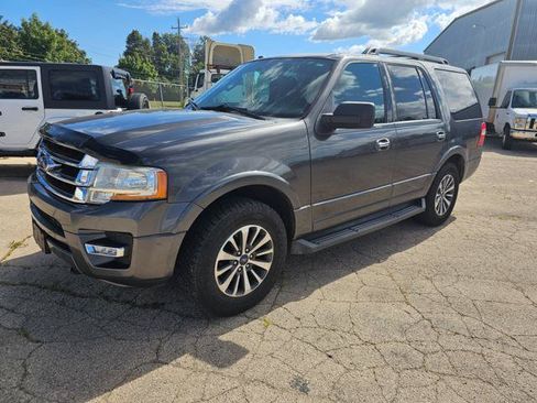 Used 2016 Ford Expedition XLT w/ Equipment Group 202A AWD/4WD image 2