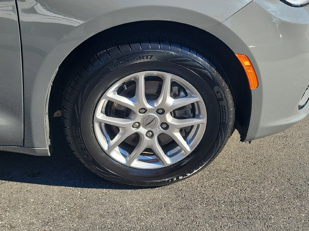 Used 2025 Chrysler Pacifica Select FWD image 9