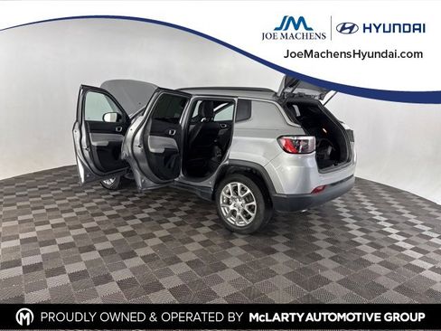 Used 2023 Jeep Compass Latitude image 18