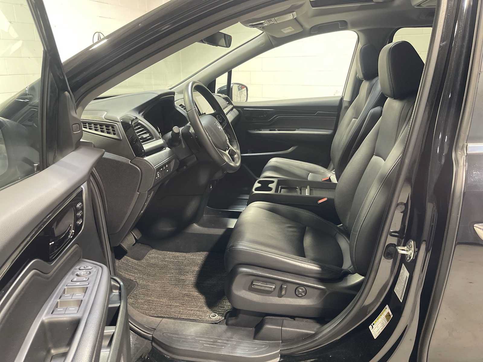 Used 2024 Honda Odyssey Touring image 2