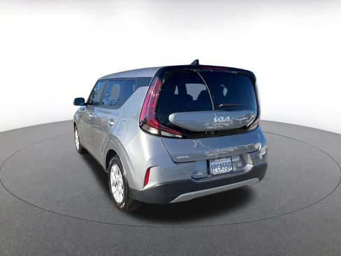Used 2025 Kia Soul LX w/ LX Technology Package image 3