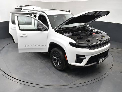 New 2026 Jeep Grand Wagoneer Limited w/ 8-Passenger Seating Package image 28