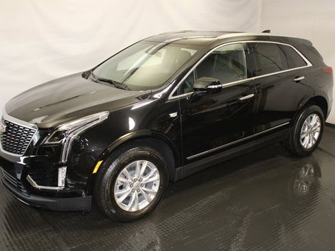 New 2025 Cadillac XT5 Luxury image 2
