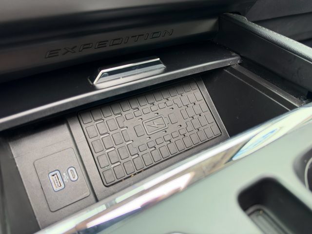 Used 2024 Ford Expedition XLT AWD/4WD image 36
