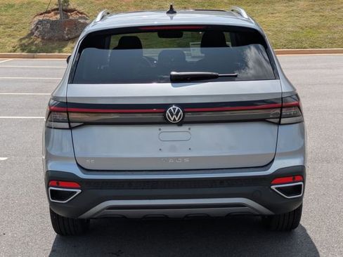New 2026 Volkswagen Taos SE FWD image 5
