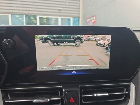 Used 2025 Chevrolet TrailBlazer LT AWD/4WD image 18