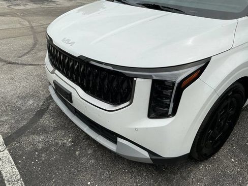 Used 2025 Kia Carnival FWD image 14