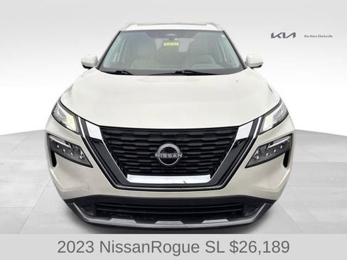 Used 2023 Nissan Rogue SL image 3