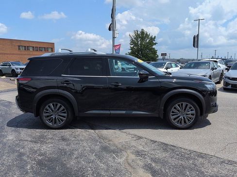 Used 2025 Nissan Pathfinder SL w/ SL Premium Package FWD image 2