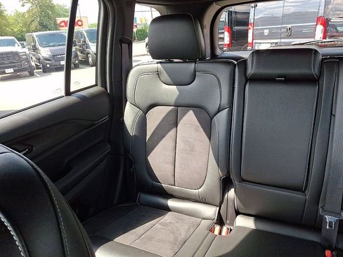 Used 2024 Jeep Grand Cherokee Altitude AWD/4WD image 12