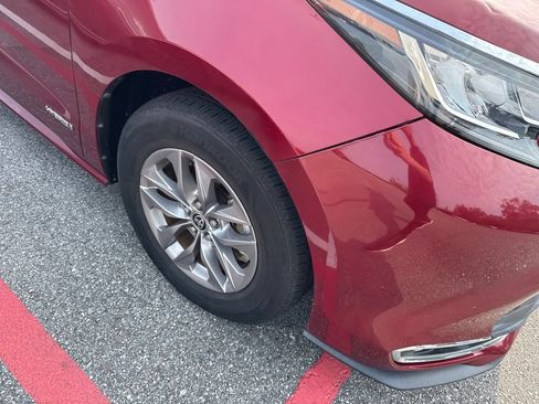Used 2021 Toyota Sienna XLE FWD image 5
