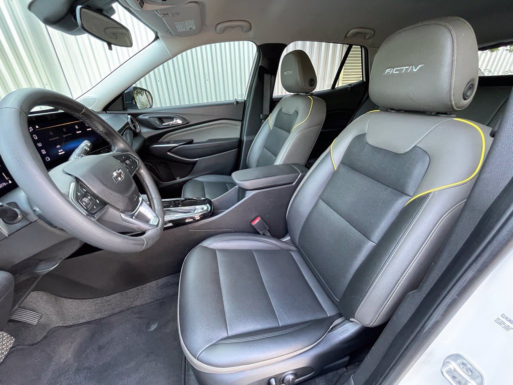 Used 2025 Chevrolet Trax ACTIV FWD image 23