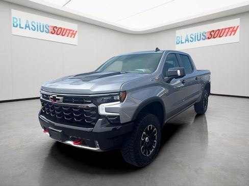 Used 2023 Chevrolet Silverado 1500 ZR2 w/ Technology Package AWD/4WD image 7