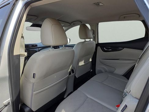 Used 2022 Nissan Rogue Sport SV w/ Technology Package image 10