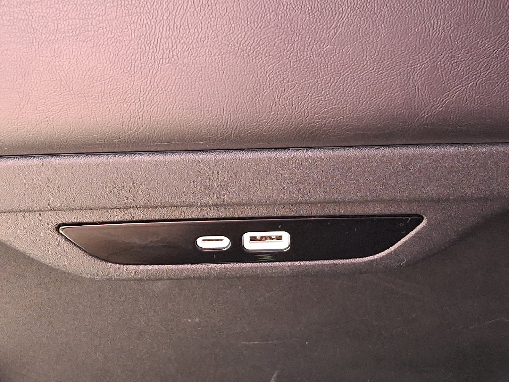 Used 2025 Chrysler Pacifica Limited FWD image 13